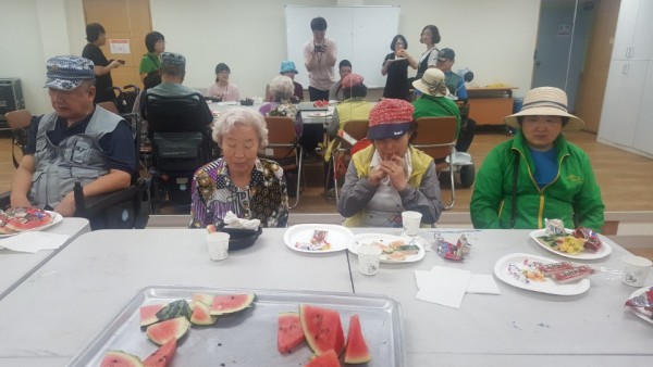 다과드시는 모습2