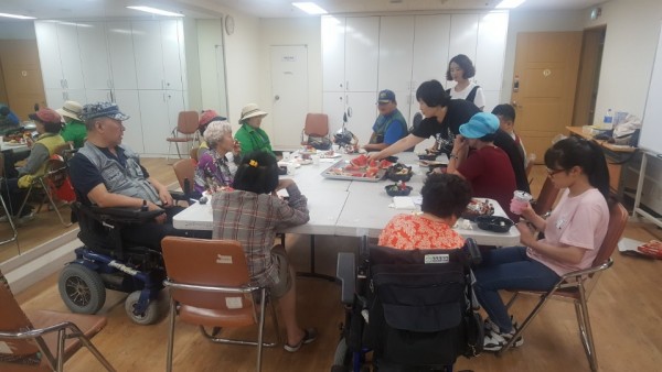 다과드시는 모습3