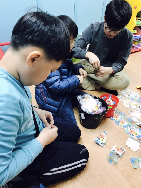 간식포장하는 친구들