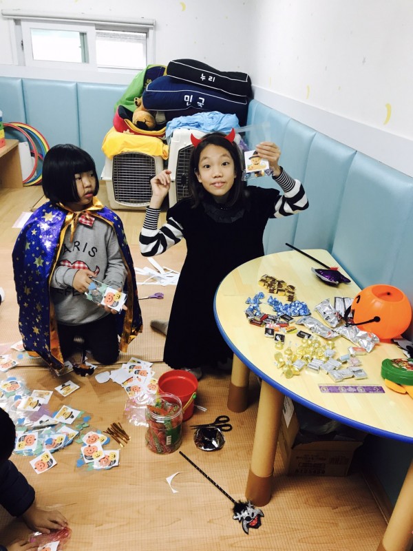 직접 간식 포장하는 나의형제