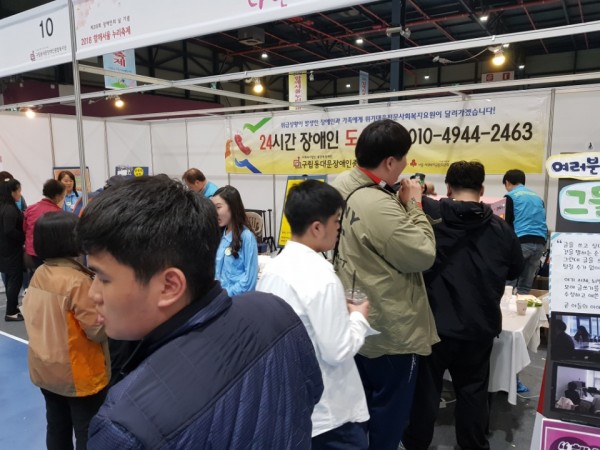 취업박람회참여모습입니다