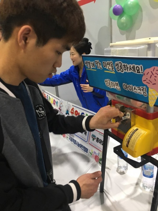 취업박람회참여모습입니다