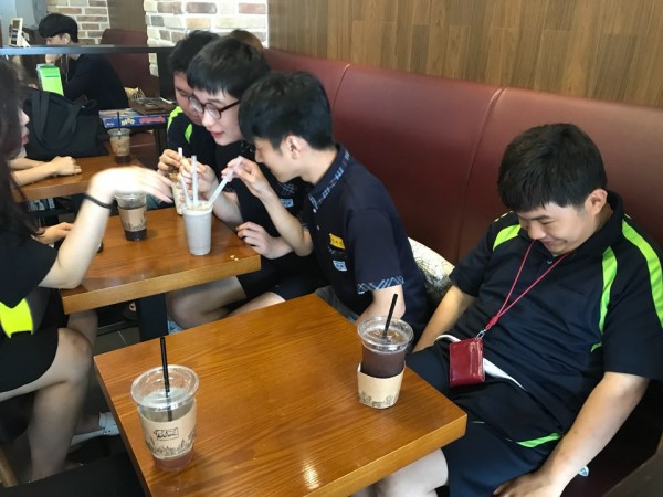 바리스타실습 시식모습