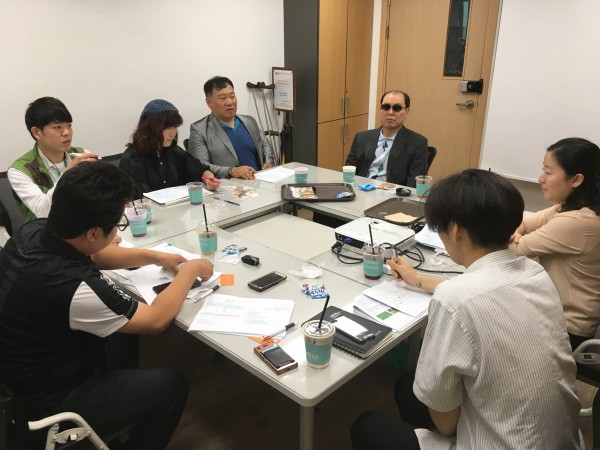 간담회의 사진