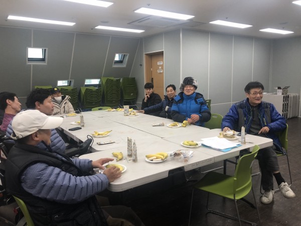 간담회 진행