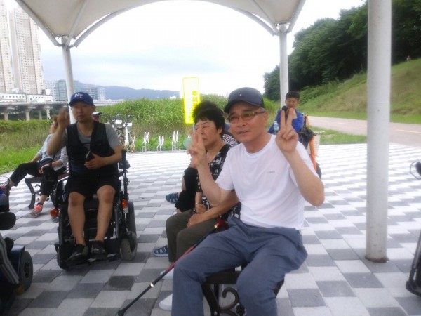휴식중 v