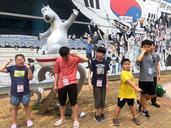 만화캐릭터와 함께 조별사진