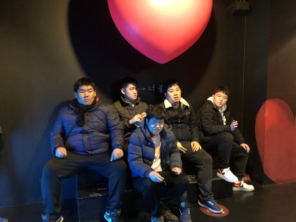2019년12월11일 수요일 이룸 및 라온아카데미 이용자들이 인사동 쌈지길에 위치한 박물관이 살아있다를 관람하는 사진