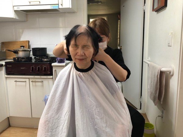 매번 이렇게 직접 찾아와 고생이 많네요. 미안하면서도 감사하네요.