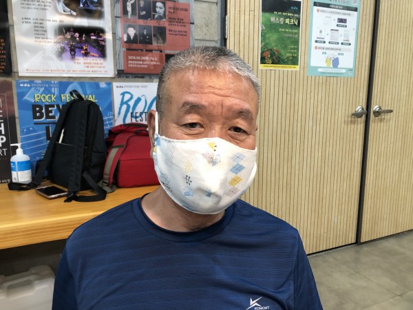 마스크 쓴 이용자사진