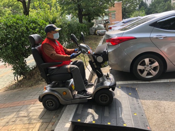 사후 모니터링하는 모습