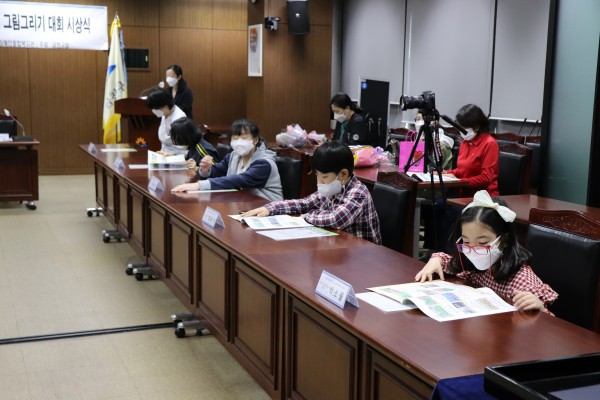 시상을 기다리는 수상자