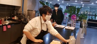 취업을 하기 위해 현장에 나가 훈련을 진행하고 있습니다.