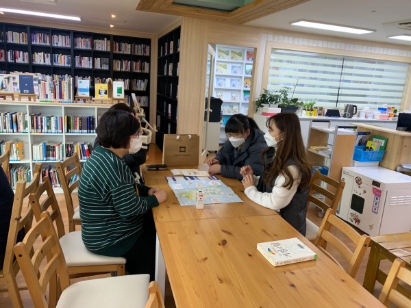 도서관 aac마을탐방 설명중