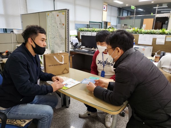 가산동주민센터에서 AAC에 대해 설명하는 모습2