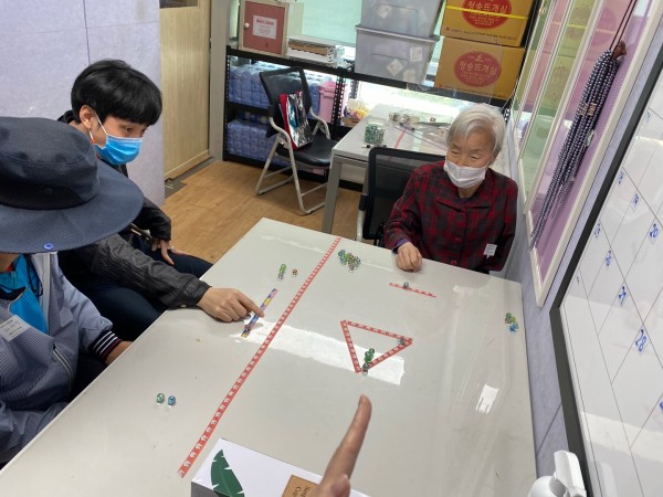 심판의 구호에 맞게 게임하는 모습