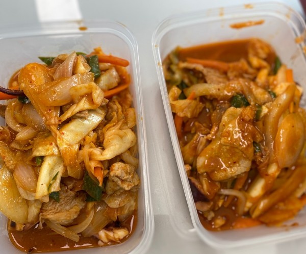 오삼불고기 완성하여 통에 담은 모습