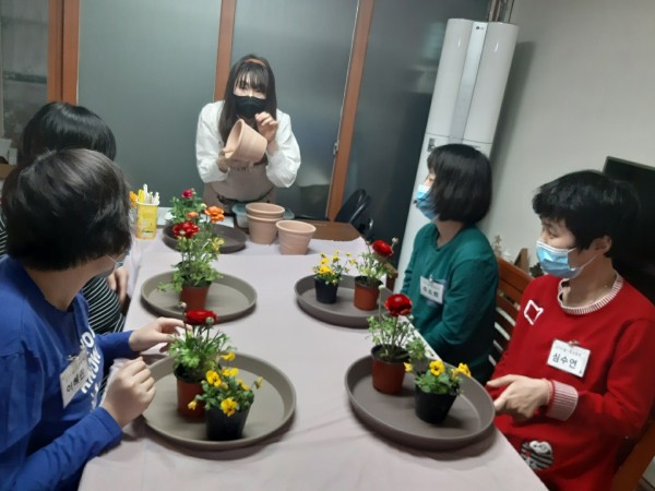 원예활동을 소개하는 모습