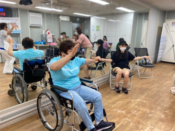 룰루랄라 신나게 안무하는 모습