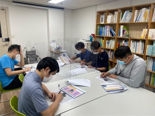 힐끔이 교육 진행중입니다.