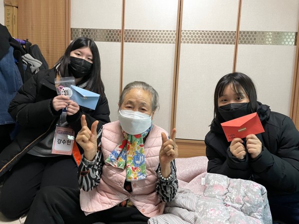 편지를 선물 받으시고 좋아하시는 이용자분