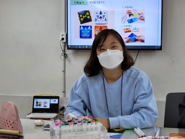 딱지 만드는 모습