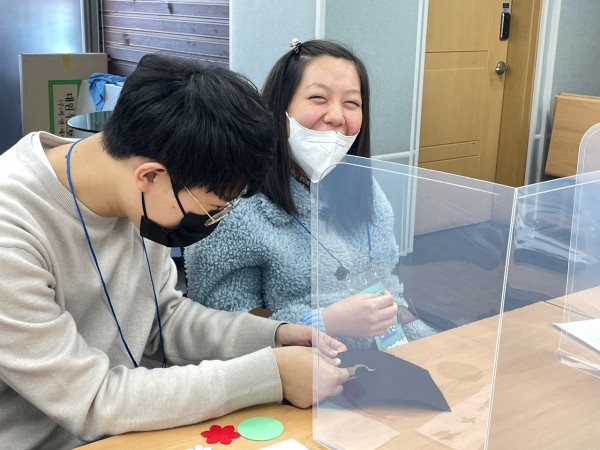 매듭노리개 함께 만드는 모습