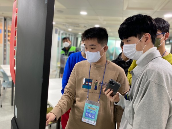 티켓발권하는 모습