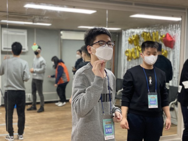 한궁을 하는 모습