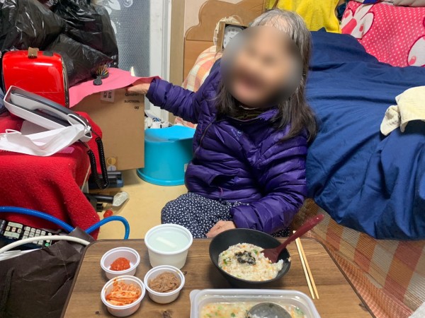 맞춤형 식사로 즐겁게 식사하시는 장옥자님