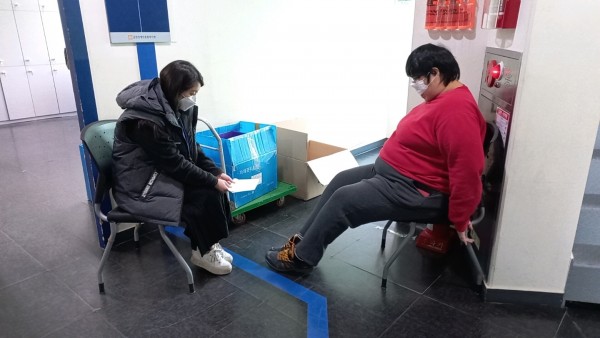 체중감량을 위해 운동을 하고 있습니다.