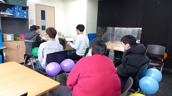 풍선을 활용해서 위생관리교육을 진행하고 있습니다.