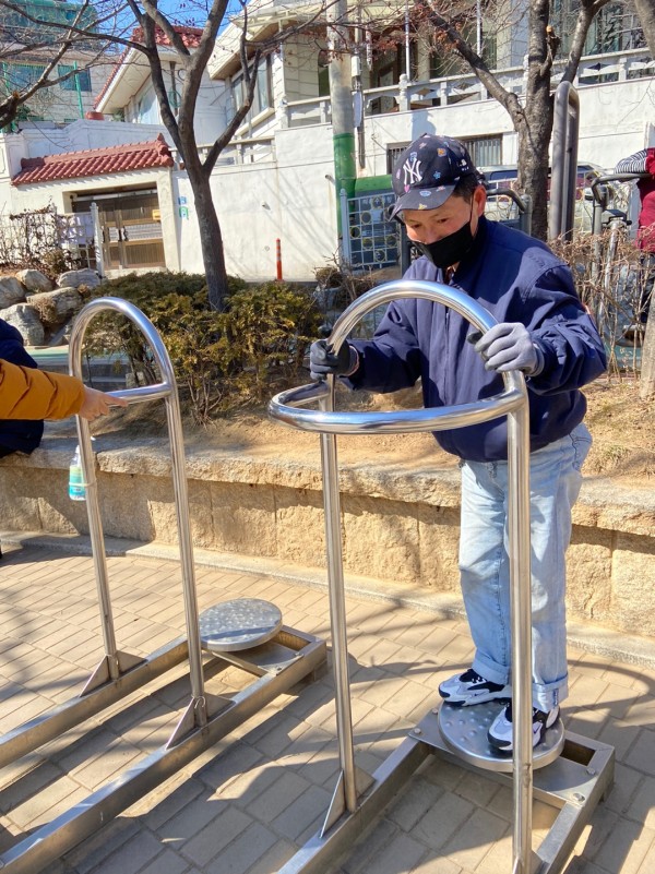허리운동 하는모습01