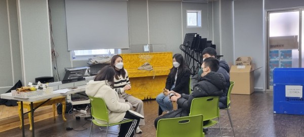 음악프로그램에 참여하는 모습