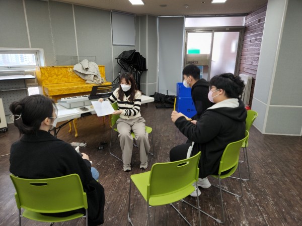 박자에 맞춰 악기를 연주해요