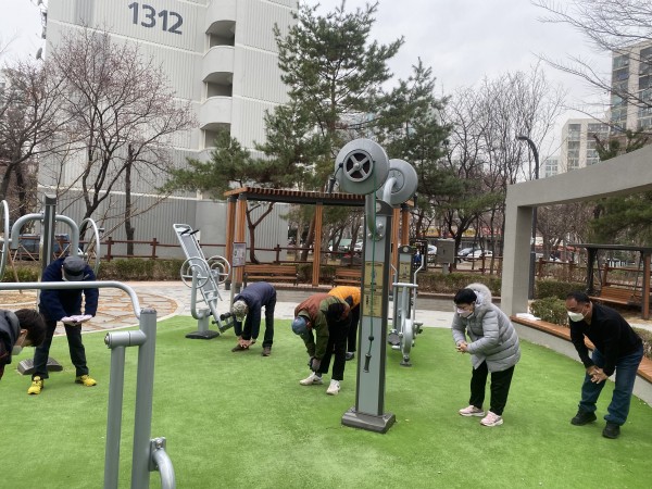 좌전굴 운동