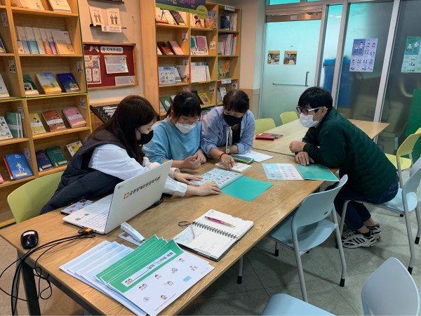 AAC그림글자판에 대해 알아가는 모니터링단