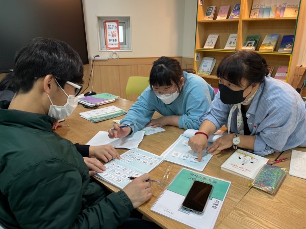 AAC로 조용한 자기소개 활동하는 모니터링단