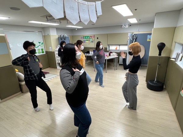 음악에 맞춰 춤추기