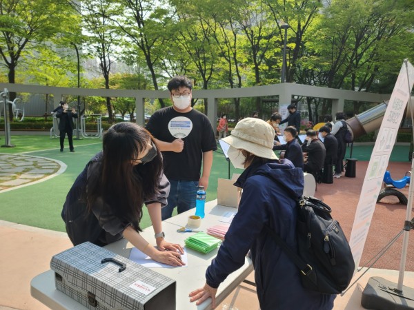 프로그램 접수하는 주민