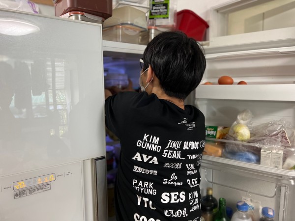 식재료   및 냉장고 정리하는 모습
