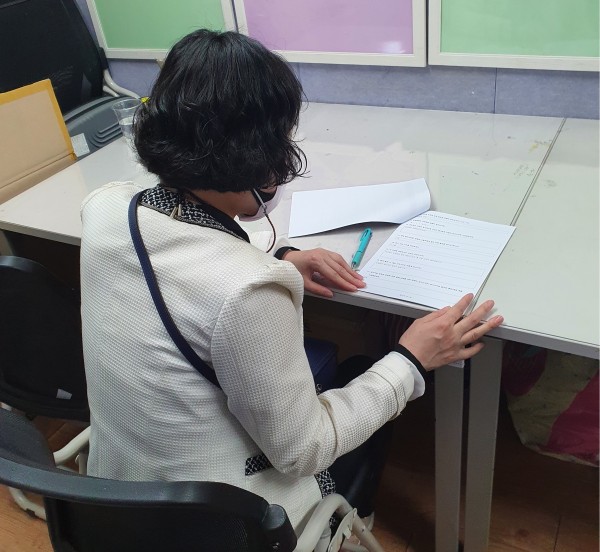 취업 전 교육을 진행하고 있는 모습