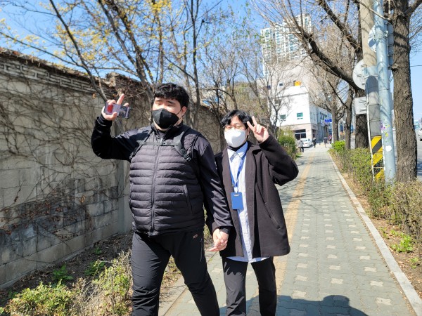 산책하는 이용자의 모습