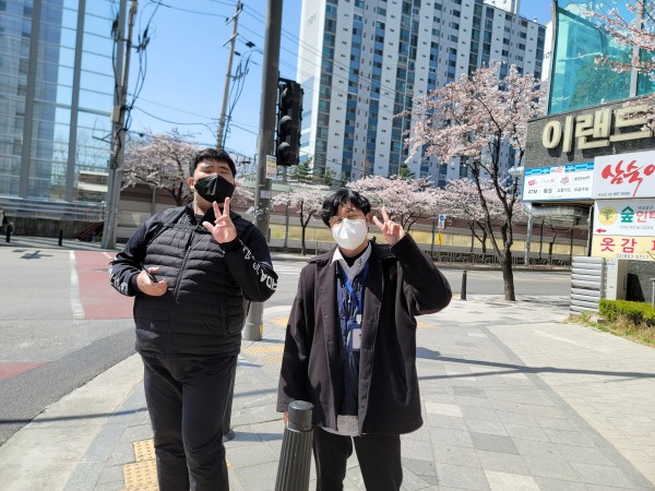 산책하는 이용자의 모습