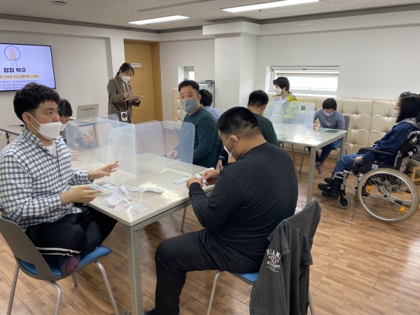 동화구연 시작 전 손박수 배우는 모습