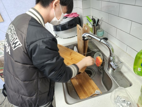 설거지를 깨끗이 해요