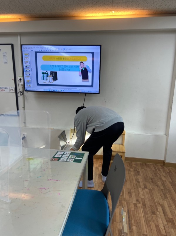 다른 이용자의 물건을 직접 숨기는 발빠른 이용자분의 모습입니다