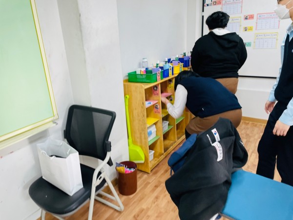 보물찾기 하는 모습