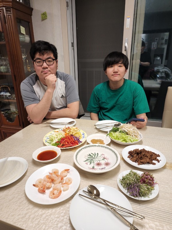 ▲식사 전 가족사진(조O찬님 가족)