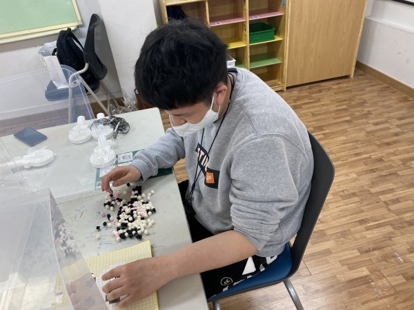 손선풍기를 꾸미는 모습